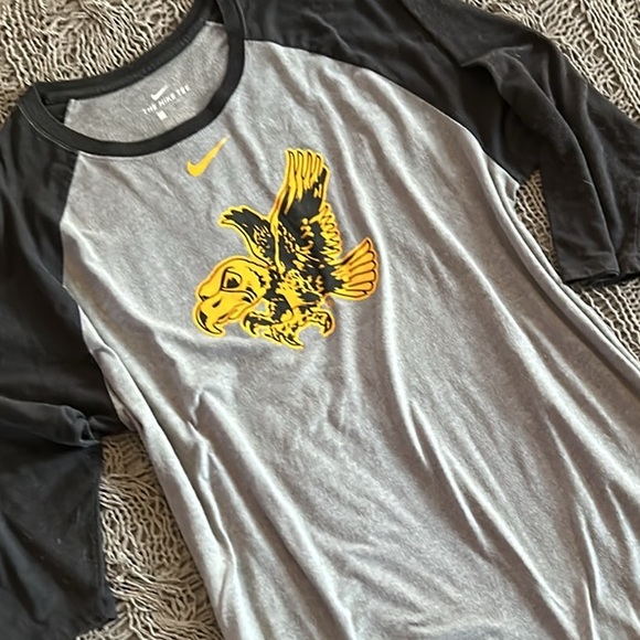 Iowa Hawkeye Nike Tee. Gray raglan t-shirt XL - Picture 2 of 5